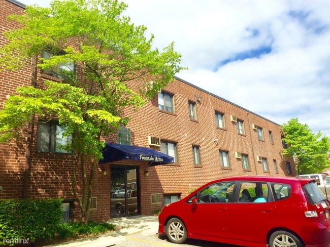 Building Photo - 348 Fountain St