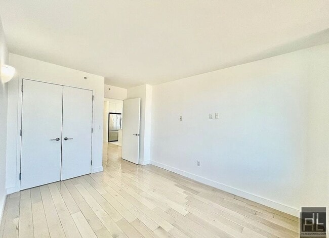 Building Photo - 21 STREET