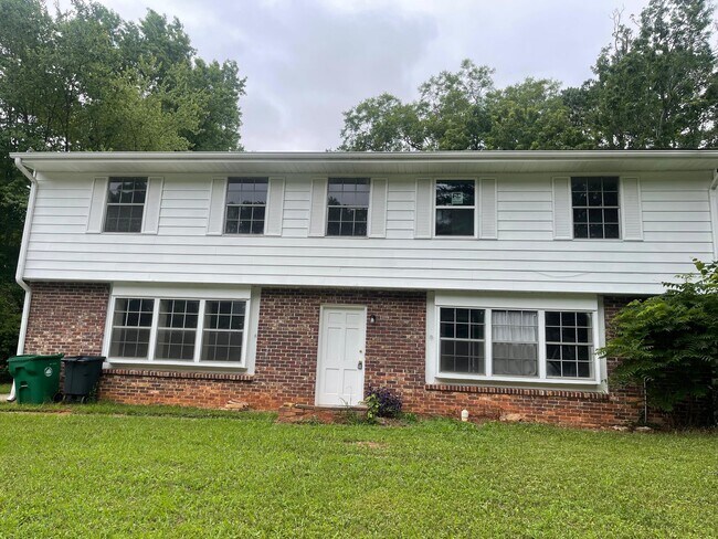 Building Photo - 3642 Marlborough Dr