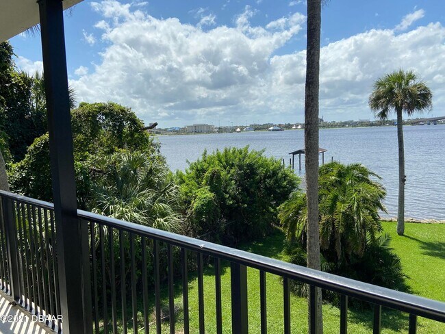 Foto del edificio - 2 bed condo overlooking the river