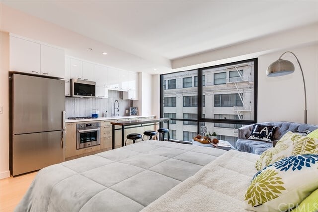 Building Photo - 400 S Broadway