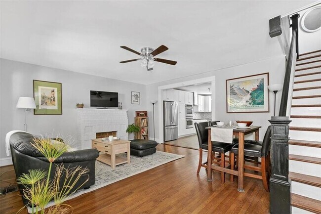 Building Photo - Quintessential Northside House