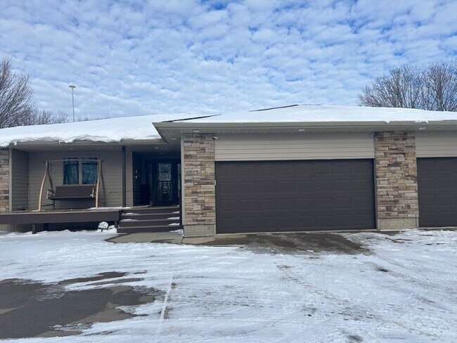 Building Photo - Modern Comfort and Connectivity: 6.5-acre ...