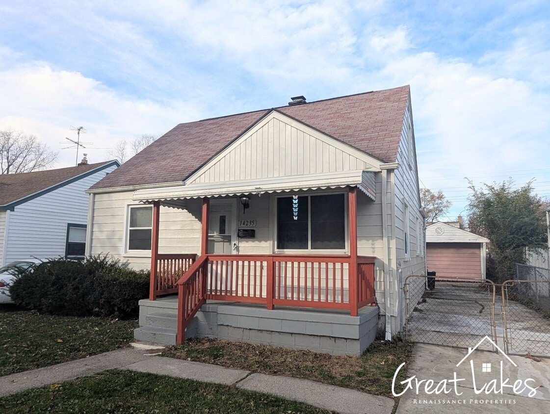 Primary Photo - Cozy 4 Bedroom 1 Bathroom now available fo...