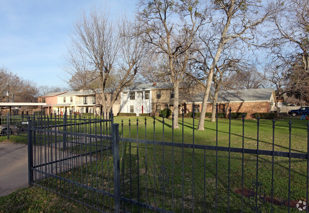 Primary Photo - 1200-1212 W Madison St