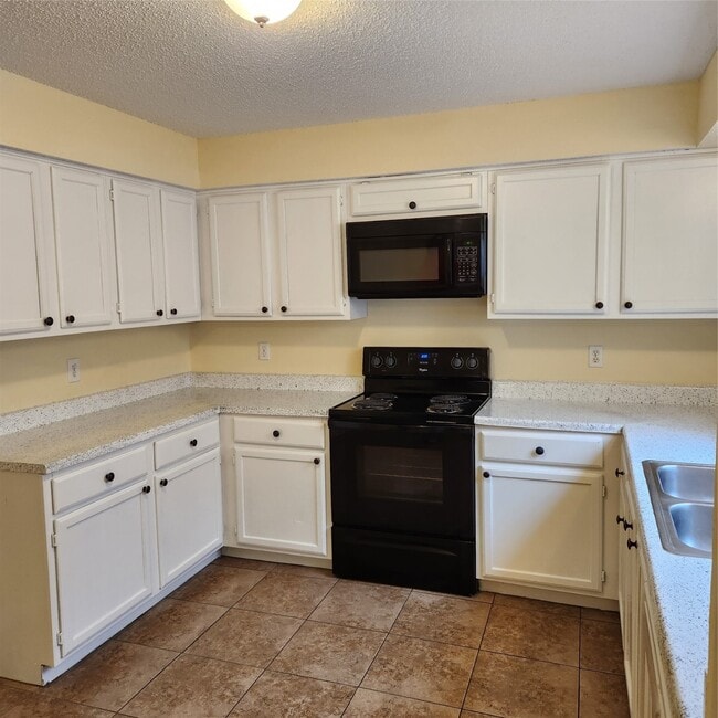 Building Photo - 10013 Spring Pl Dr