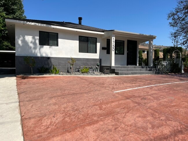 Foto del edificio - 1750 Canada Blvd