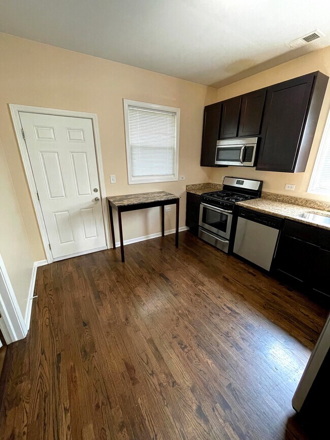 Building Photo - 3251 W Berteau Ave