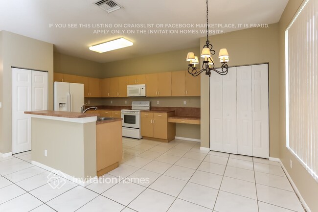 Building Photo - 3148 SW 177th Ave