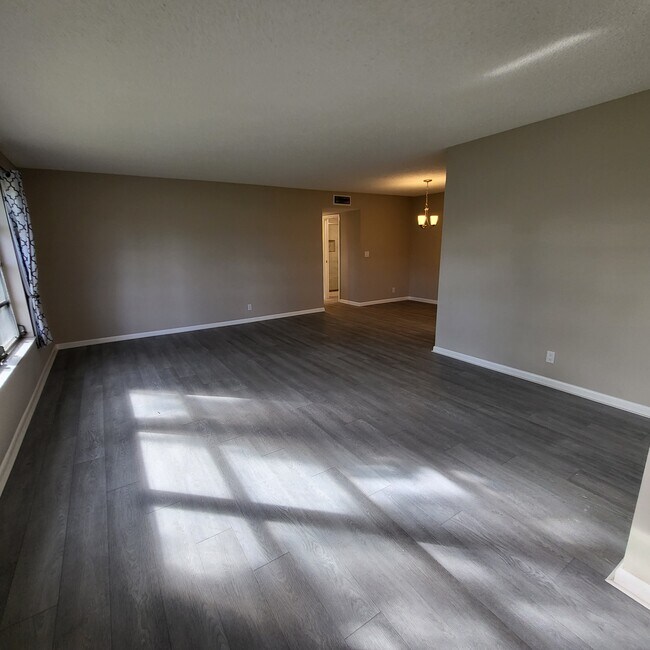 Foto del edificio - 4545 NW 2nd St
