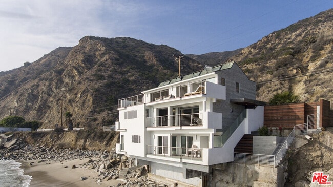 Foto del edificio - 19562 Pacific Coast Hwy