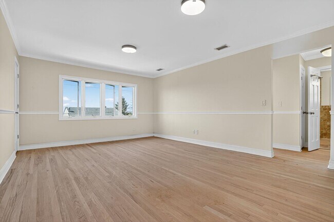Building Photo - 9006 Columbia Ave