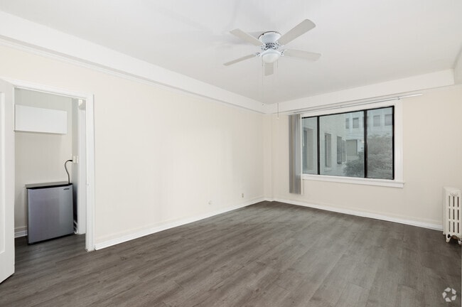 Studio - 450 SF - Living Space - Evanston Apartments