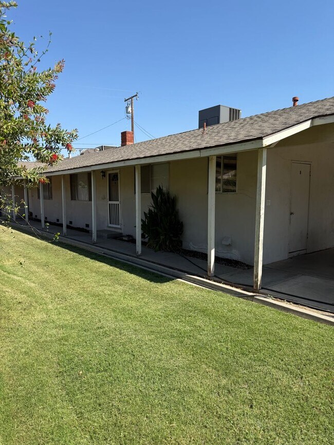 Building Photo - 514 W Iris Ave