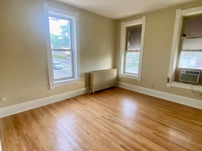 Building Photo - 134 E 9th St