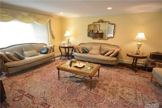 Foto del edificio - 16 Quaker Ridge Dr