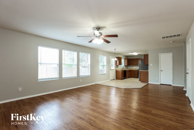 Foto del edificio - 7807 Liberty Horse