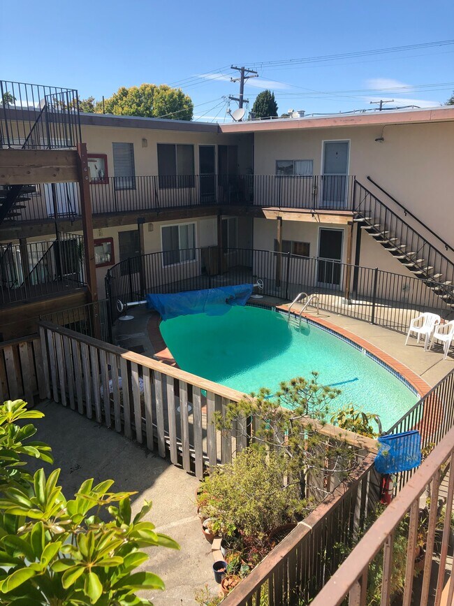 Foto del edificio - 1626 Dwight Way