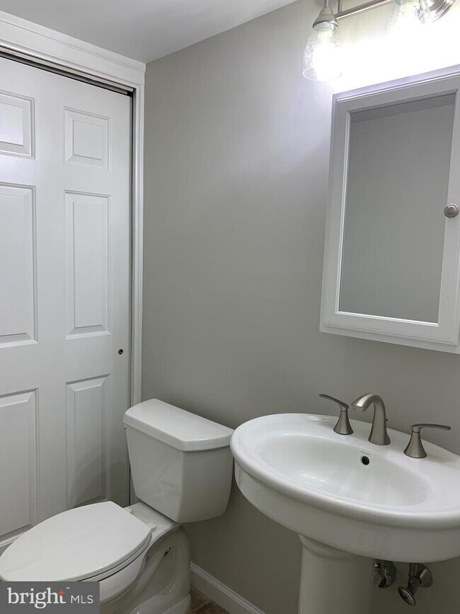 Building Photo - 683 Danbury Ct