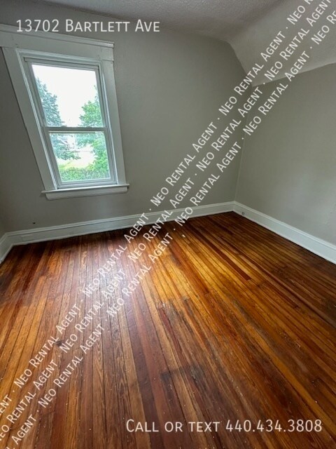 Foto del edificio - 13702 Bartlett Ave