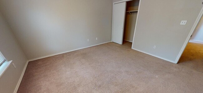 Foto del edificio - 7900 Rosenberry Dr