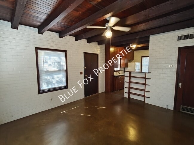 Foto del edificio - 1211 N Jones Blvd