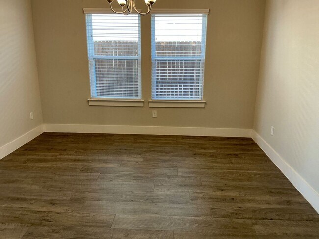 Building Photo - 4/2/2 GODLEY ISD - Two Story Home - Fireplace