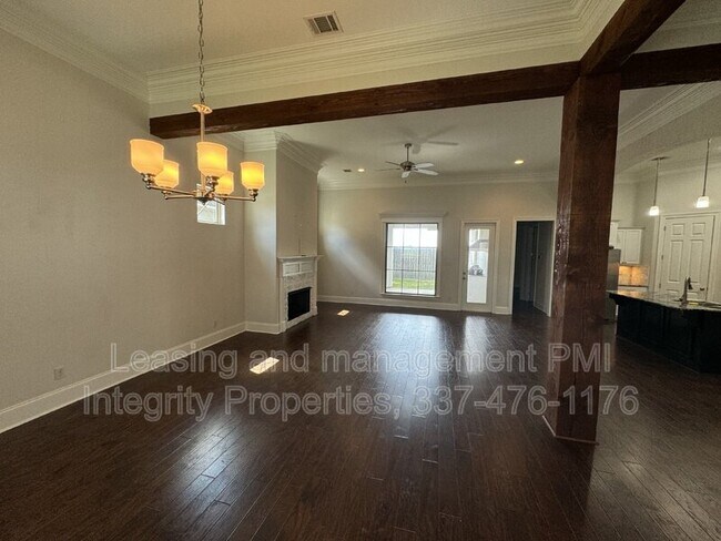 Foto del edificio - 216 Golden Cypress Dr