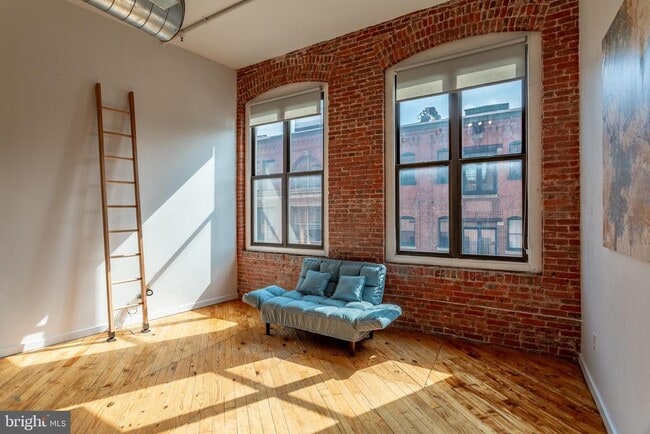 Building Photo - 428 N 13th St