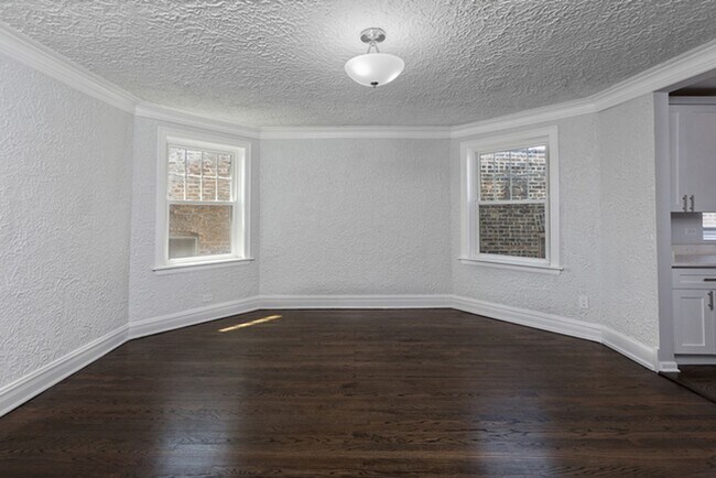 Building Photo - BEC Properties Winnemac LLC