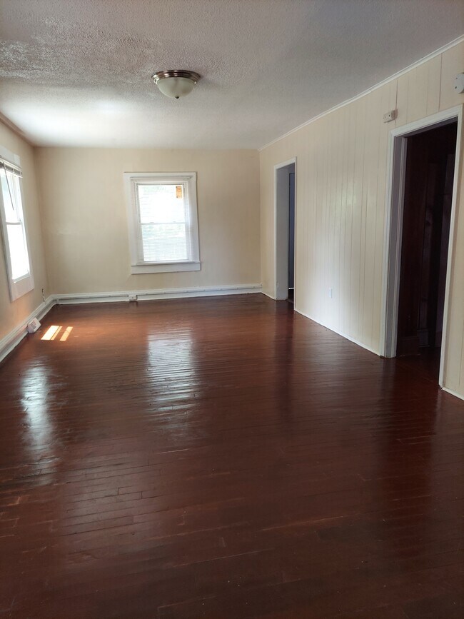 Foto del edificio - 412 Hickory Chapel Rd