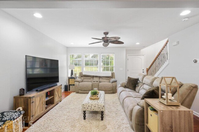 Building Photo - 2616 Boland Dr NE