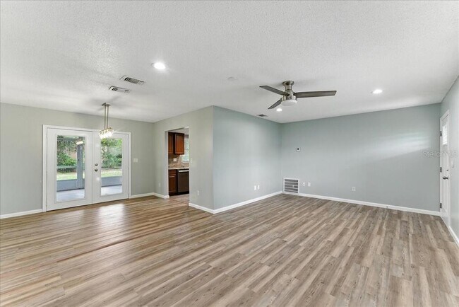 Foto del edificio - 3223 Buckland St