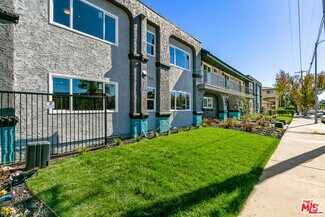 Building Photo - 6640 Woodley Ave