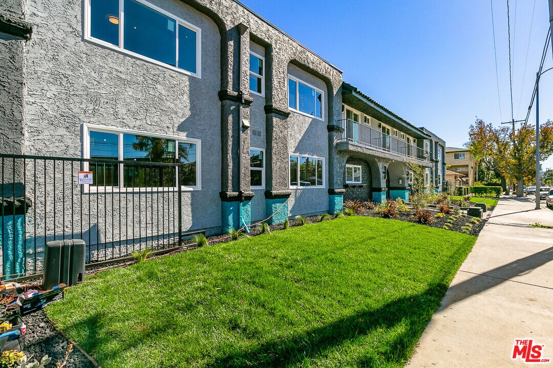 Foto principal - 6640 Woodley Ave