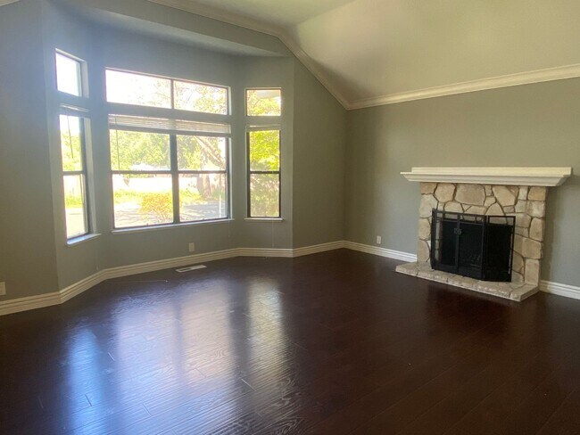 Foto del edificio - Gorgeous 4 Bedroom 2.5 Bath in Prime Cupertino Location