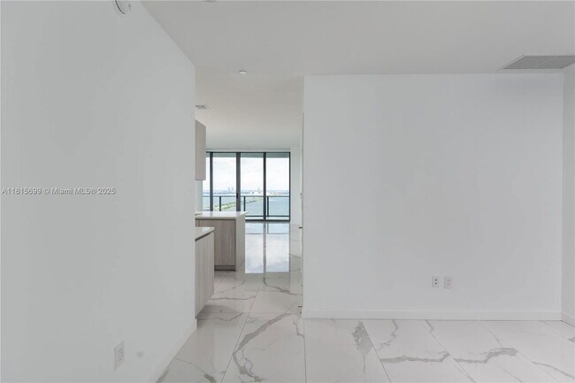Foto del edificio - 480 NE 31st St