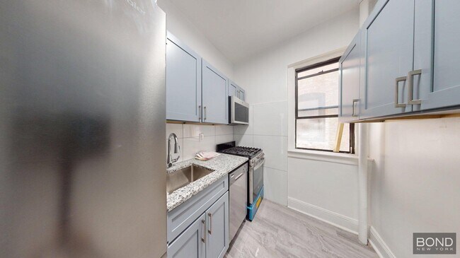 Foto del edificio - 215 W 80th St