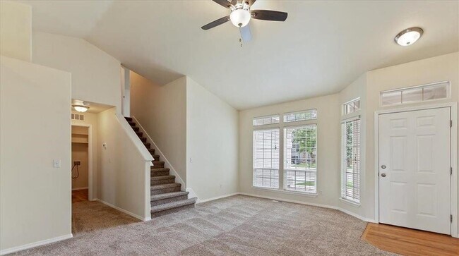Foto del edificio - 2704 N Valley Green Way