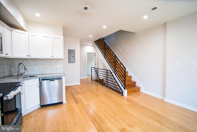 Foto del edificio - 2428 Sharswood St