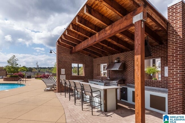 Building Photo - 1840 Oxmoor Rd