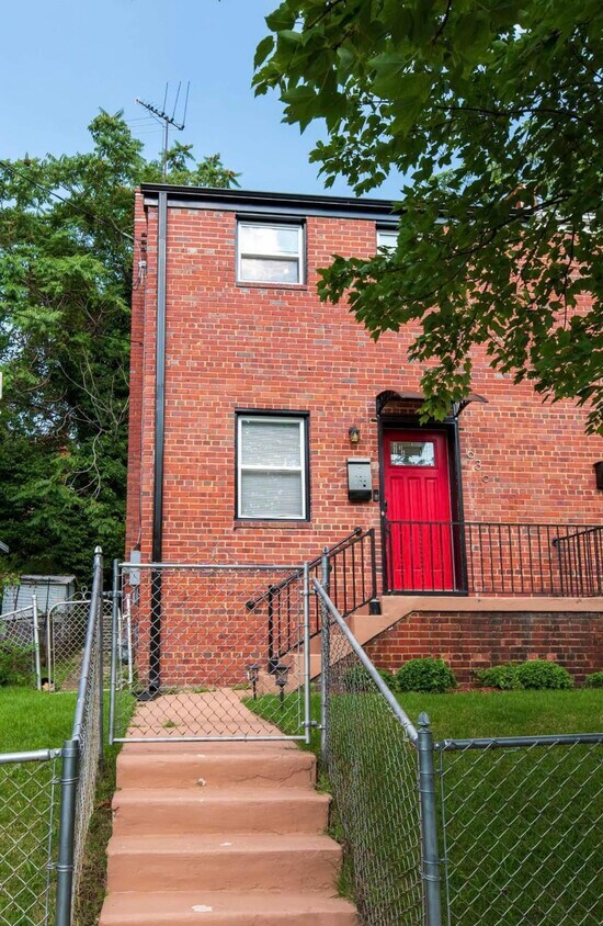 Photo - 636 Burns St SE (Washington, DC)