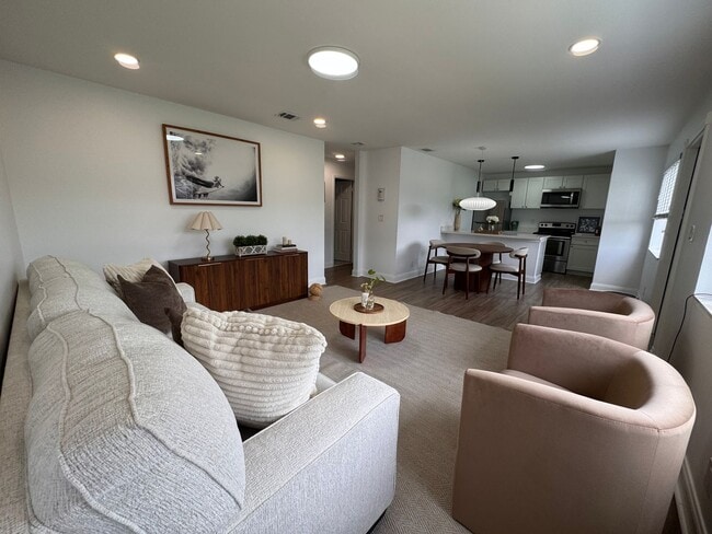 Foto del edificio - 1ST Floor FULLy Renovated * Garage Parking...
