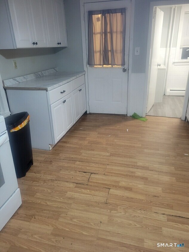 Building Photo - 116 Springdale Ave