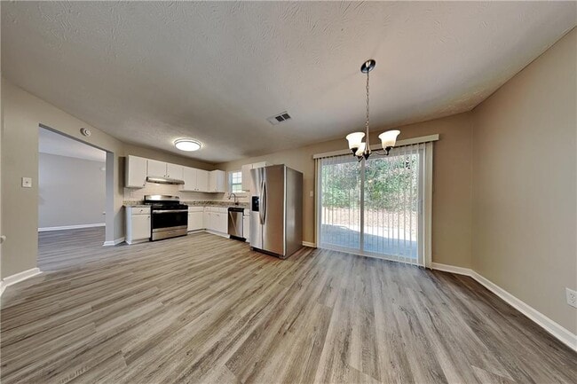 Foto del edificio - 554 Sherwood Oaks Rd