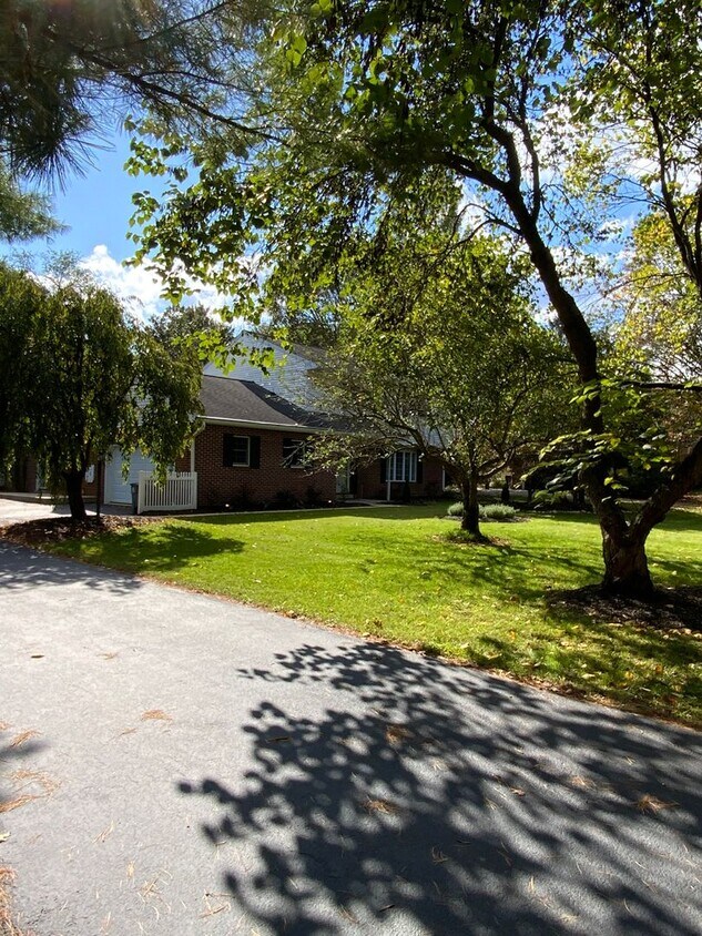 430 Wetherburn Drive, Lancaster, PA 17601 House Rental in Lancaster