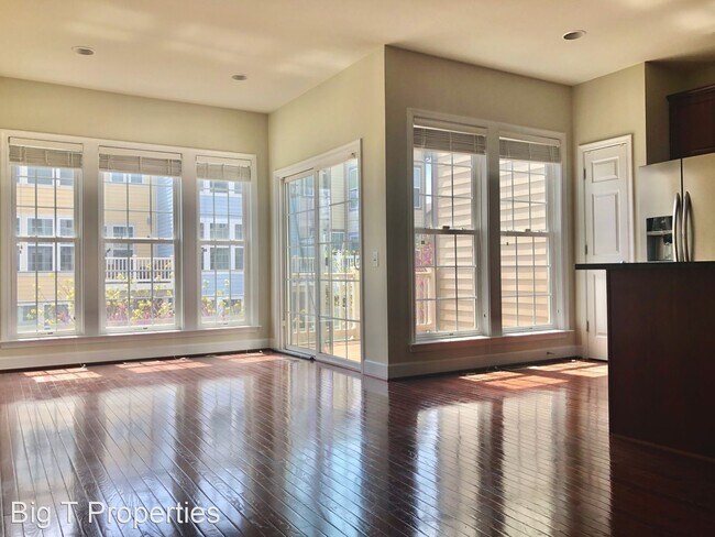 Building Photo - 4 br, 3.5 bath House - 557 Dandelion Terrace
