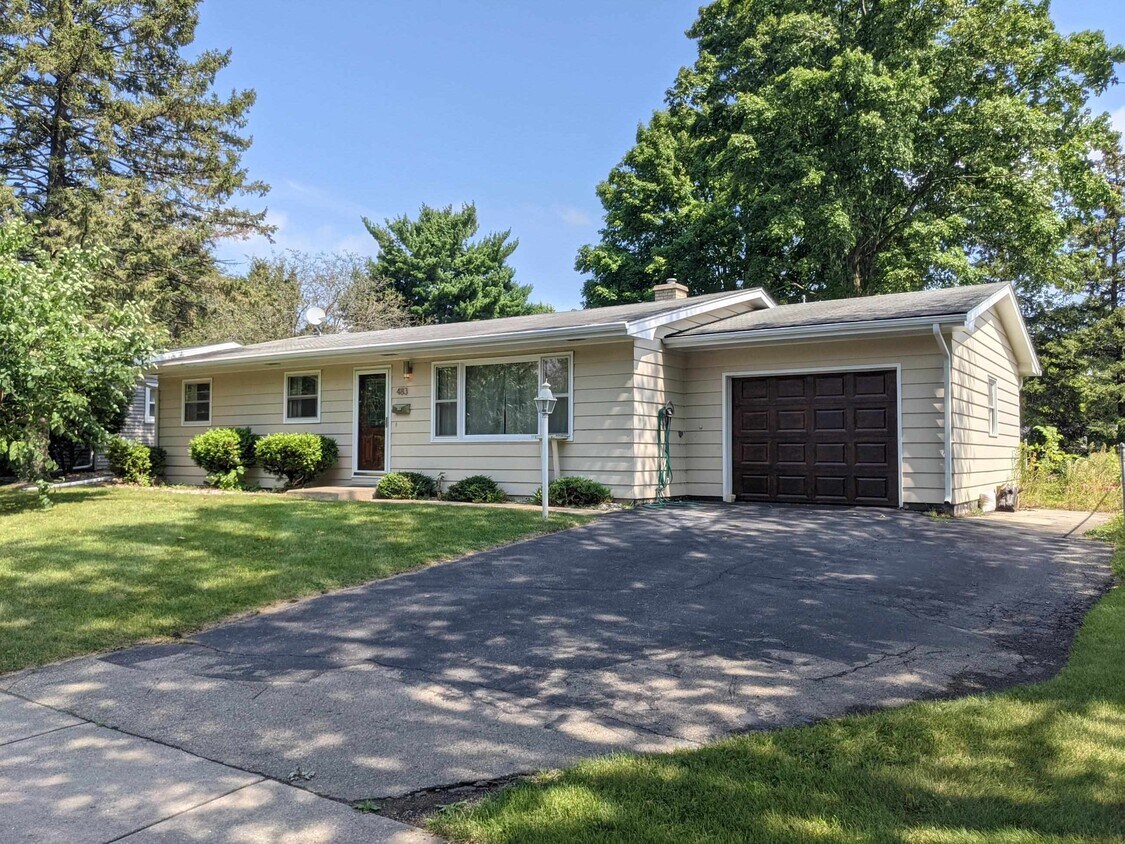 Primary Photo - 483 Rushmore Ln