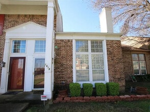 Building Photo - 1618 Beach Ln