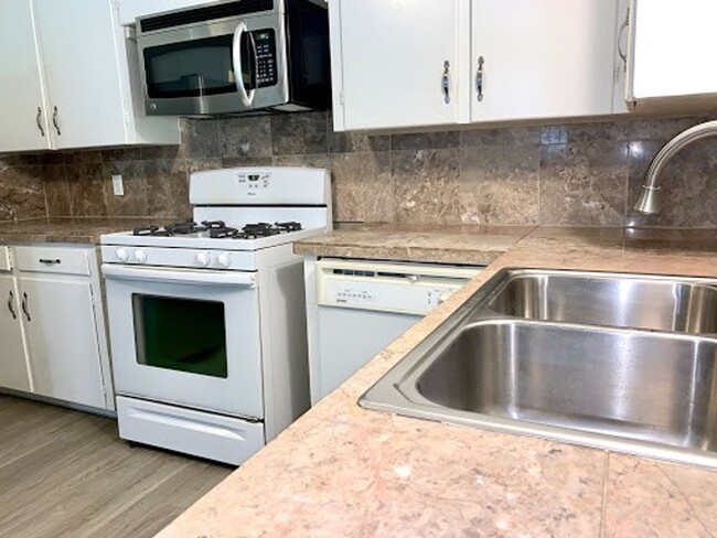 Foto del edificio - 4708 Red River St